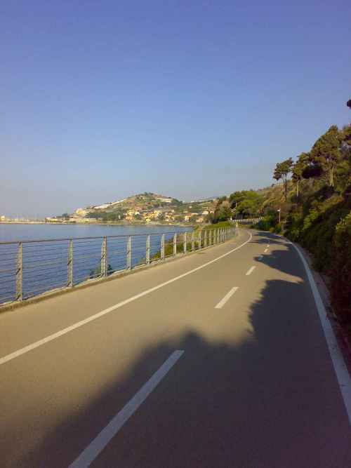 IMPERIA  passeggiata mare e pista ciclabile
